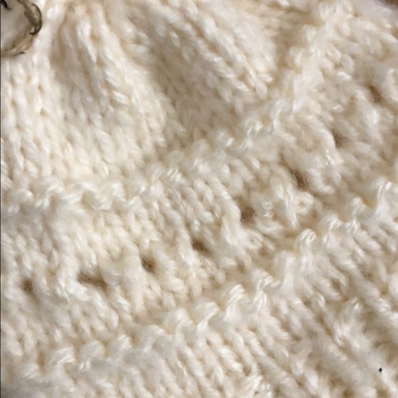 NWT-Off White Handcrafted Knitted Hat w/Pompom - Picture 3 of 3